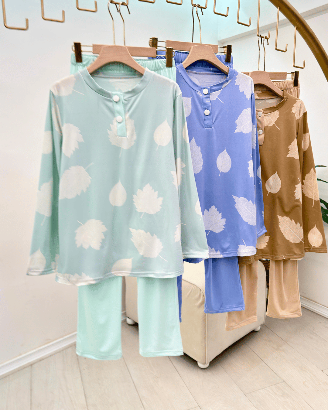 Relaxed Cotton Blend 2-Piece Lounge Set with Foliage Print - Image 2